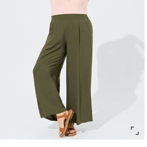 NWT Torrid Pull On Wide Leg Washable Challis Pant 3Short